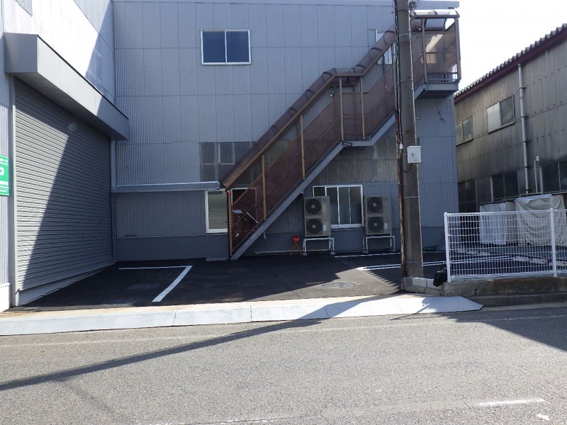 来客用駐車場完成　Customer Parking Area Completed.