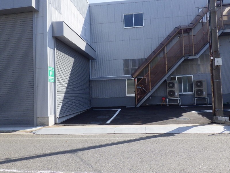 来客用駐車場完成　Customer Parking Area Completed.