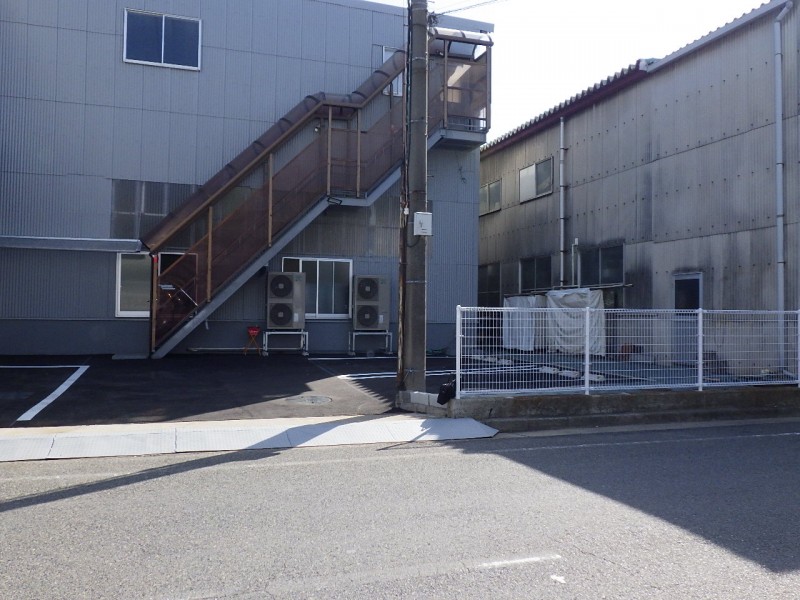 来客用駐車場完成　Customer Parking Area Completed.