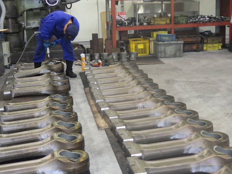 連接棒大型　Large connecting rod.