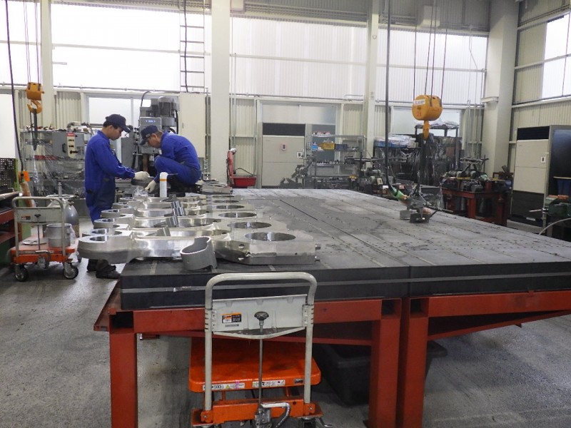 連接棒大型　Large connecting rod.