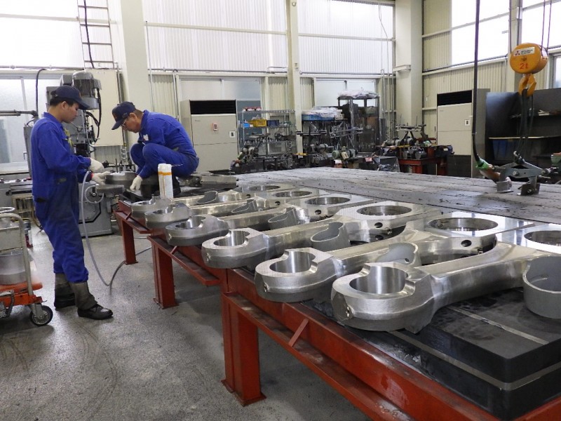 連接棒大型　Large connecting rod.